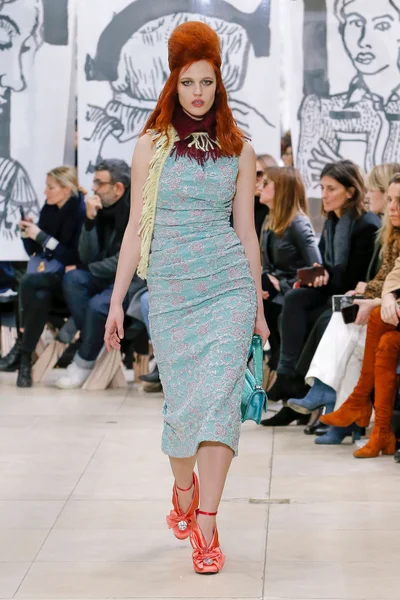 Look 32